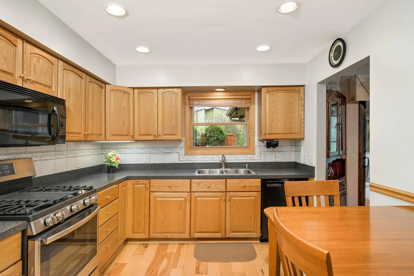 8224 Kingslee Road, Bloomington, MN 55438