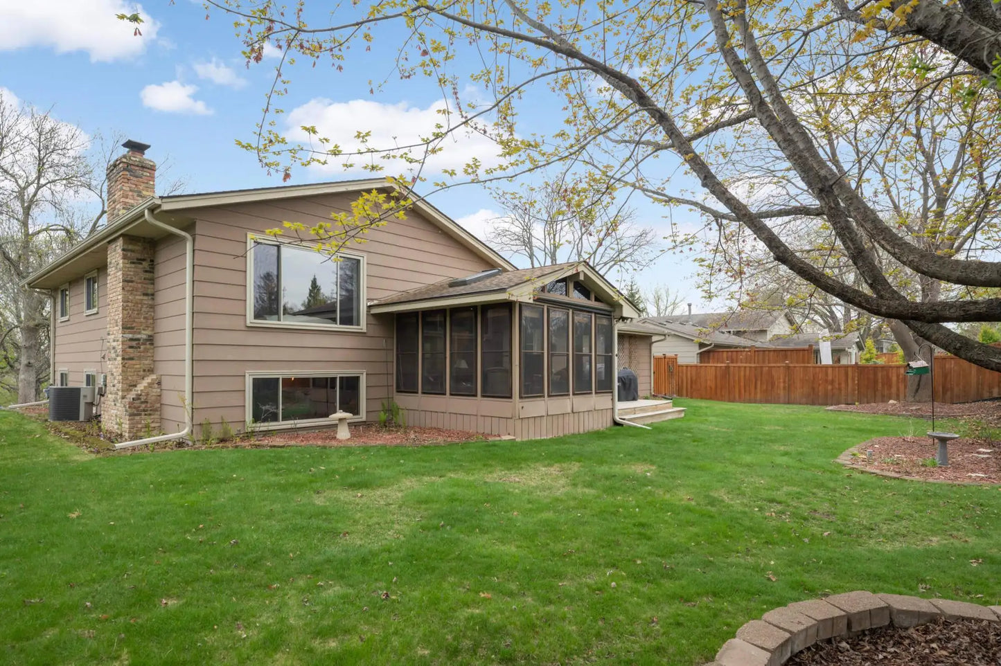 8224 Kingslee Road, Bloomington, MN 55438