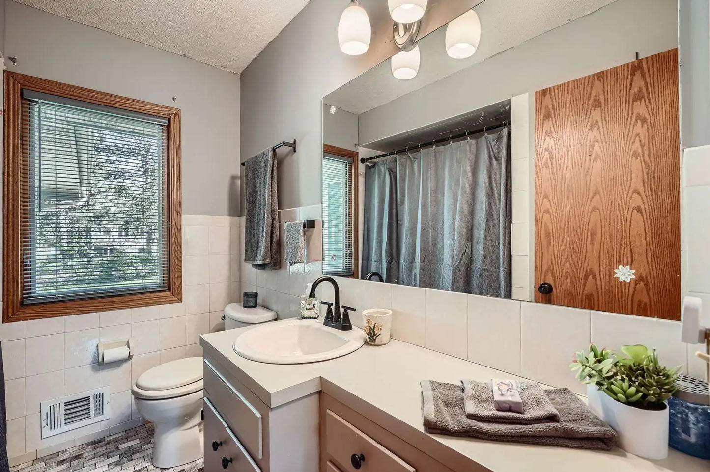 239 Hawes Avenue, Shoreview, MN 55126