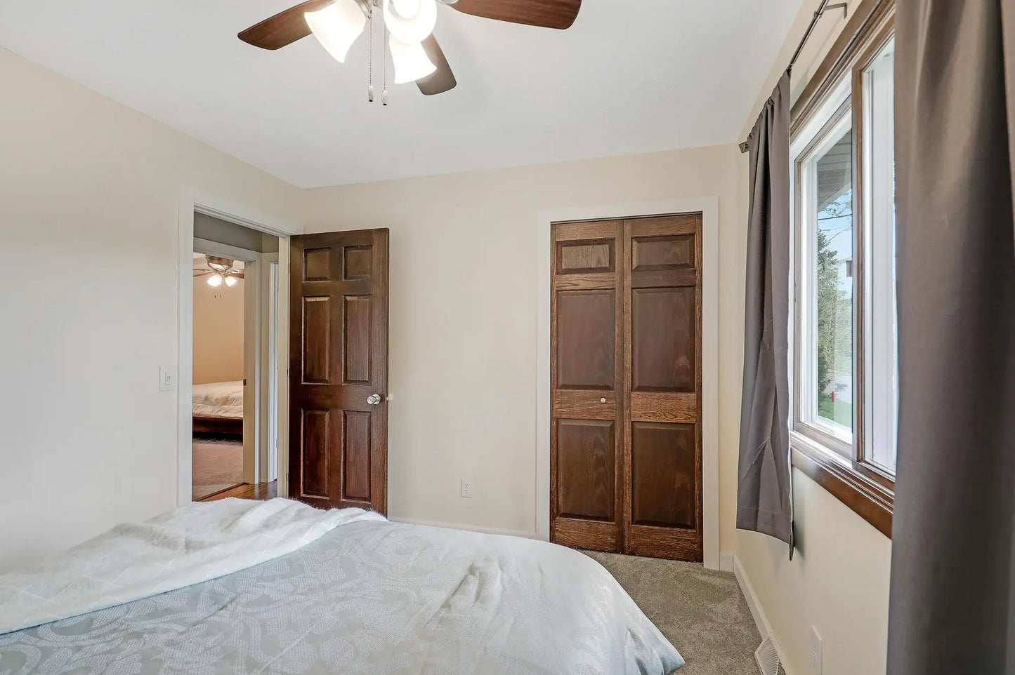 4455 Bramblewood Avenue, Vadnais Heights, MN 55127