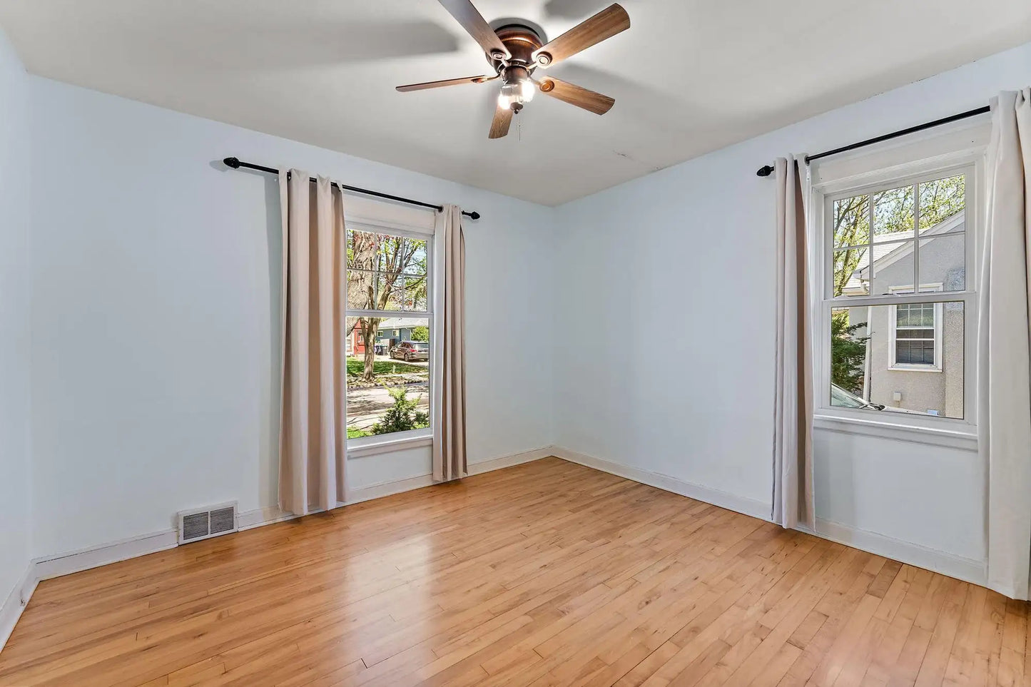 910 Nevada Avenue, Saint Paul, MN 55117