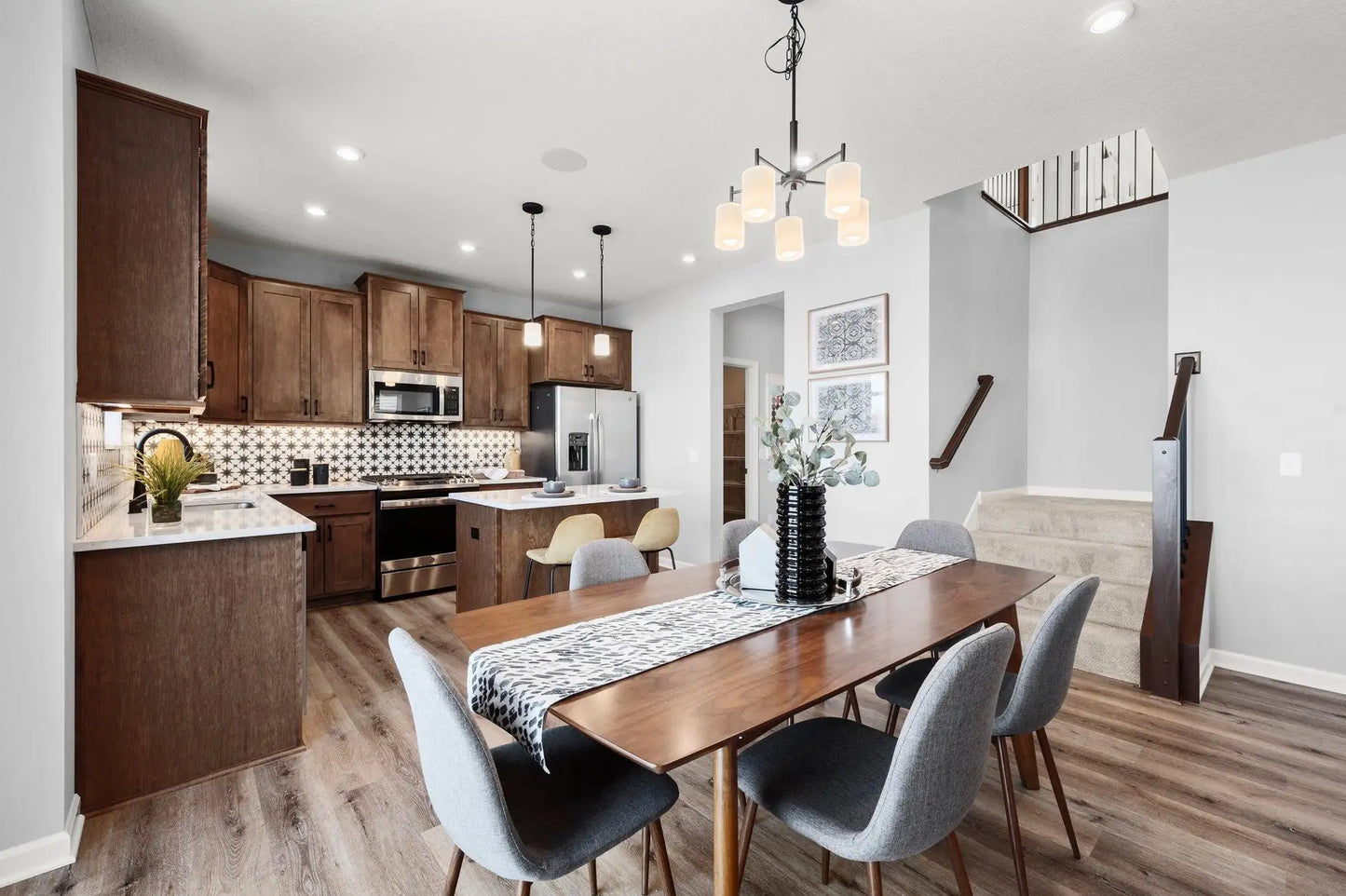 1069 Annagaire Curve, Rosemount, MN 55068