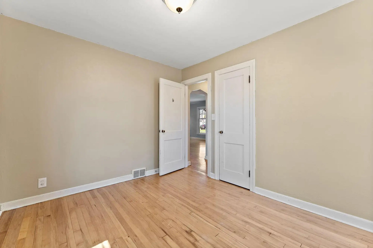 910 Nevada Avenue, Saint Paul, MN 55117