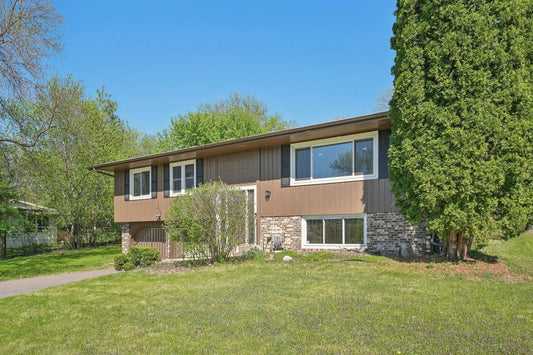 2120 Xanthus Lane, Plymouth, MN 55447