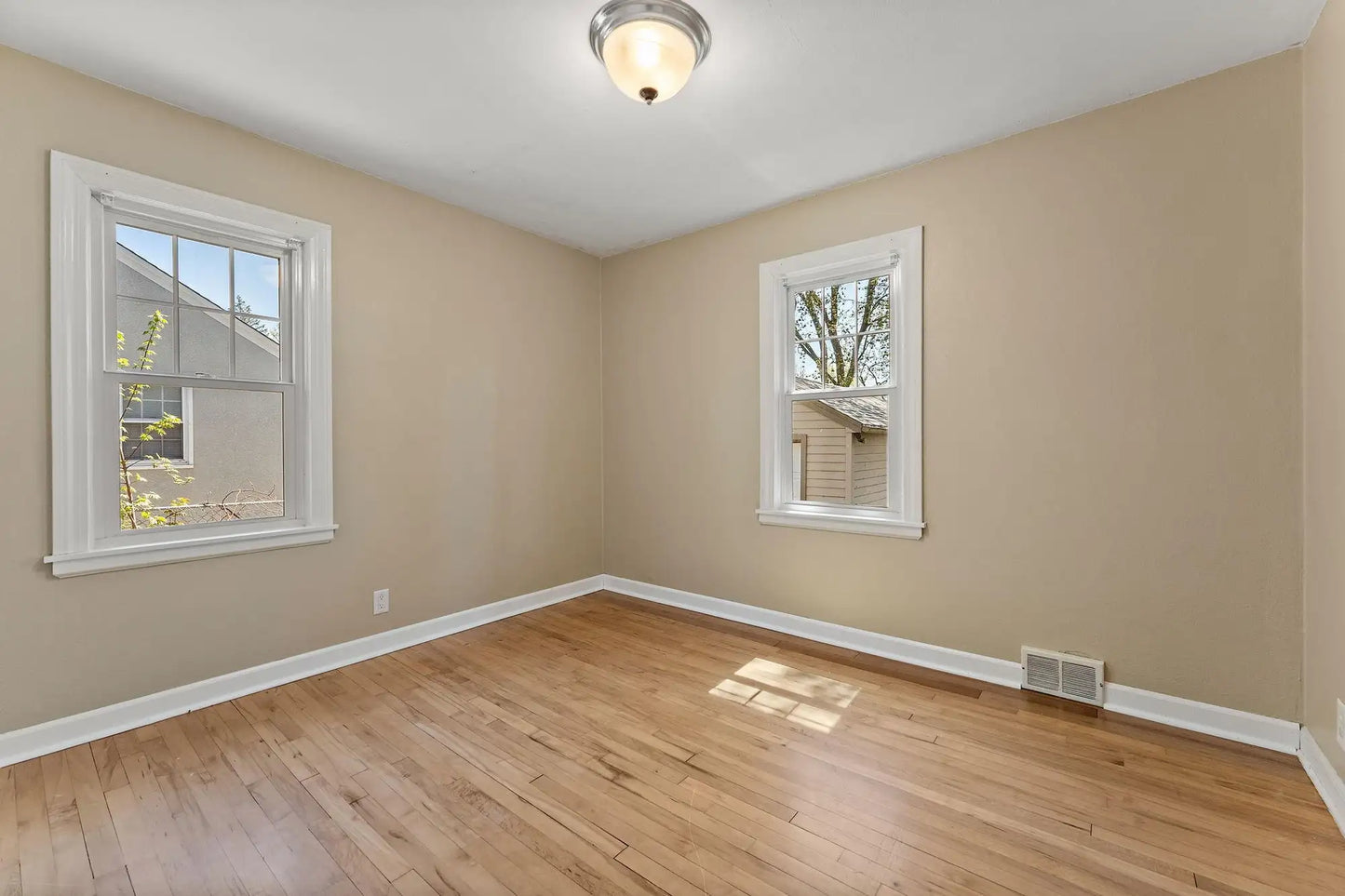 910 Nevada Avenue, Saint Paul, MN 55117